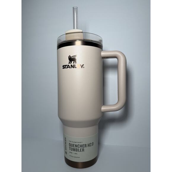 Stanley 2024 Holiday Comfort and Joy GILDED SUGAR 40oz Flowstate Quencher - Picture 2 of 7